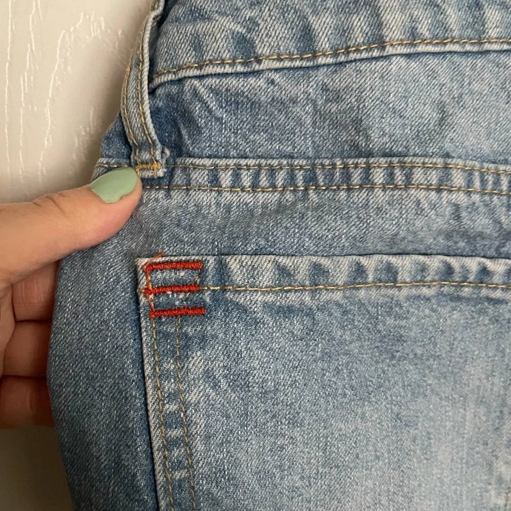BDG Urban Outfitters Women’s 31 Light Wash Denim Short Overalls